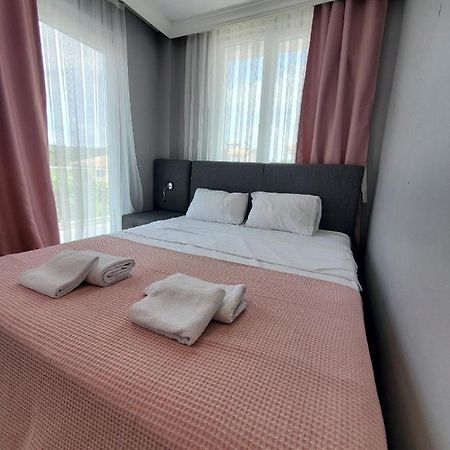 5 Mins To Airport Private Villa Room Istanbul Exterior foto